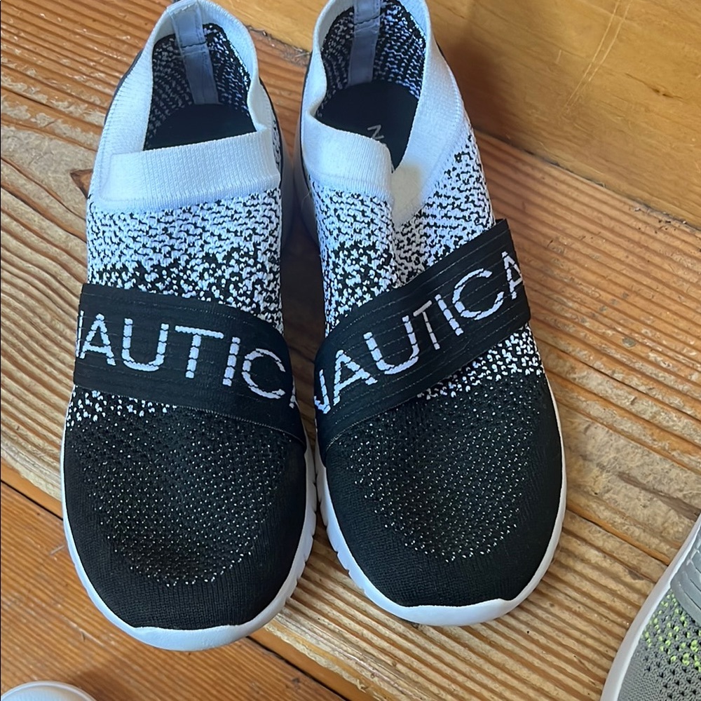 Nautica unisex Black and White Slip-On Shoes women’s 10 men’s 8.5
